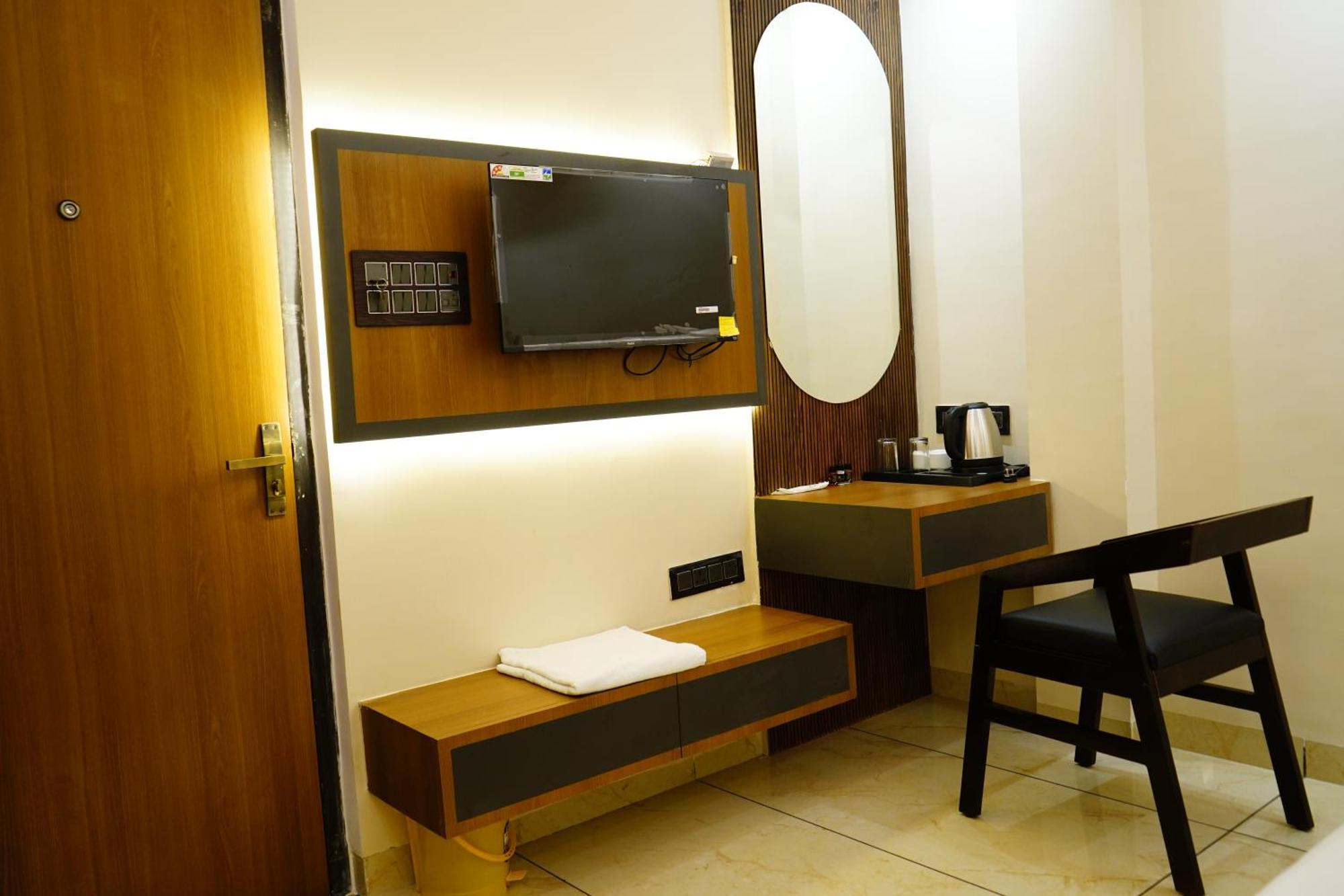 Hotel Shakuntla Palace - 400 Meters Away From Vishnu Pad Temple 7 Mins Walk Gaya Exterior foto