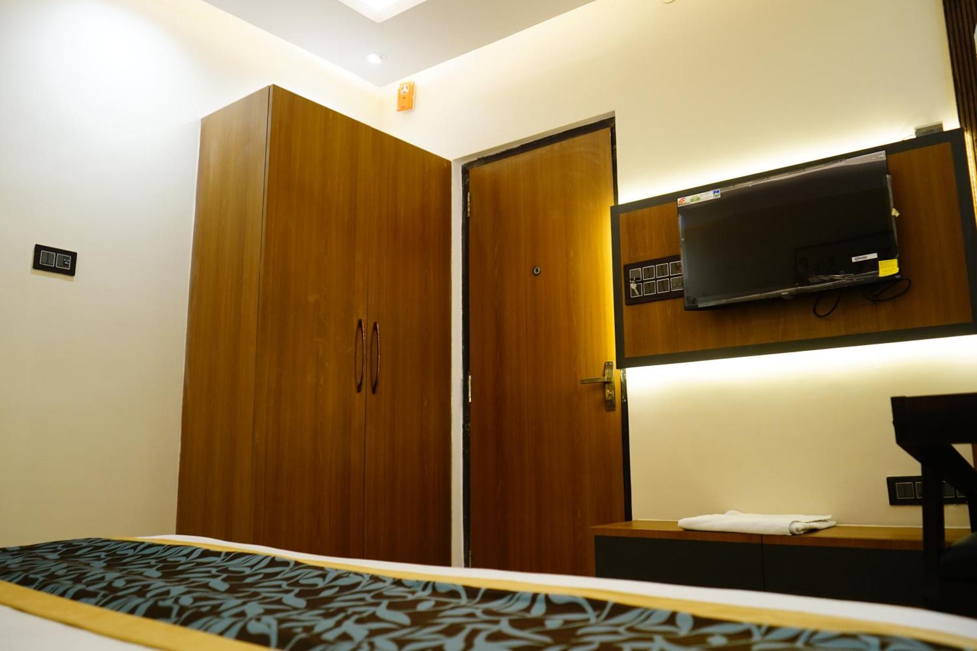 Hotel Shakuntla Palace - 400 Meters Away From Vishnu Pad Temple 7 Mins Walk Gaya Exterior foto